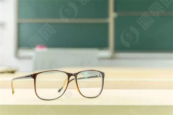 请问眼睛疲劳时该如何缓解？