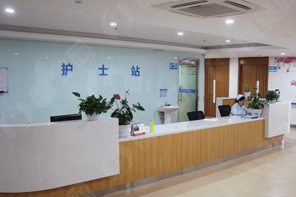 菏泽华厦眼科医院护士站
