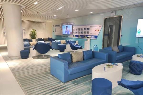 西安医大眼科医院休息区