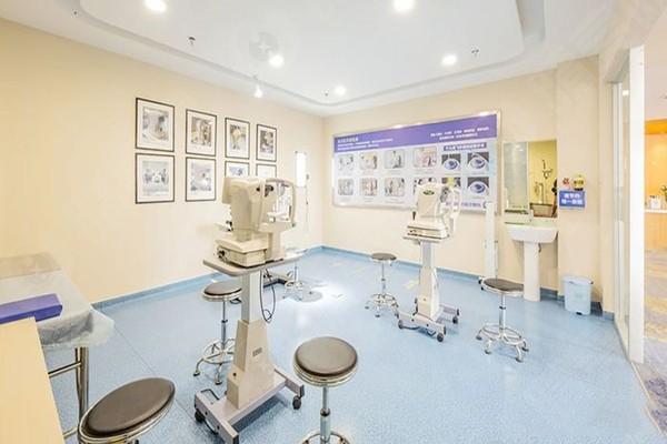 嘉兴爱尔眼科医院检查室