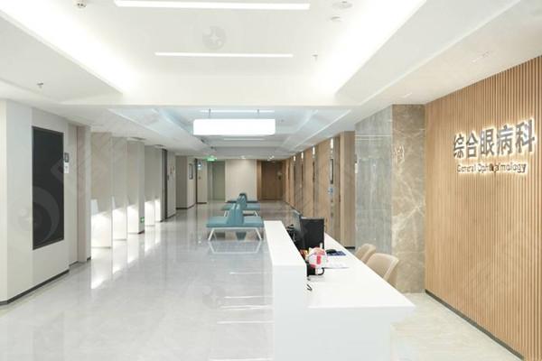 广州普瑞眼科医院走廊
