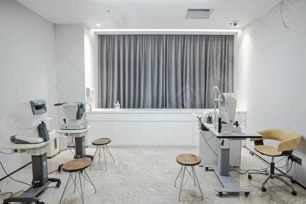 网友问郑州视献眼科近视眼手术收费高不高？查实收费透明且性价比高