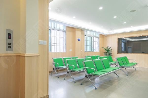 梅州爱明眼科医院2025收费标准：青光眼治疗/义眼安装/儿童斜弱视费用一览